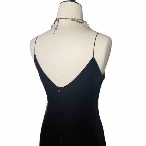 Elegant Black Midi Dress - Picture 8 of 10